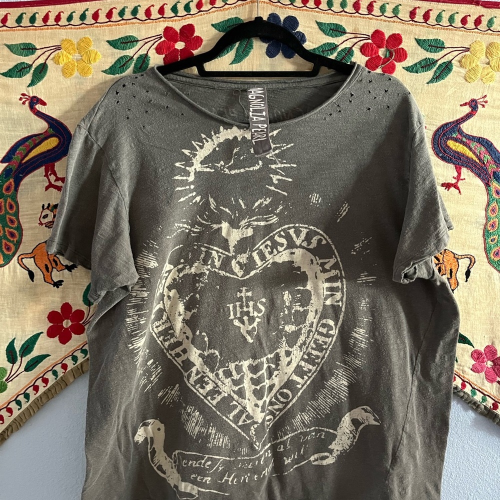 Magnolia pearl grey sacred heart t shirt